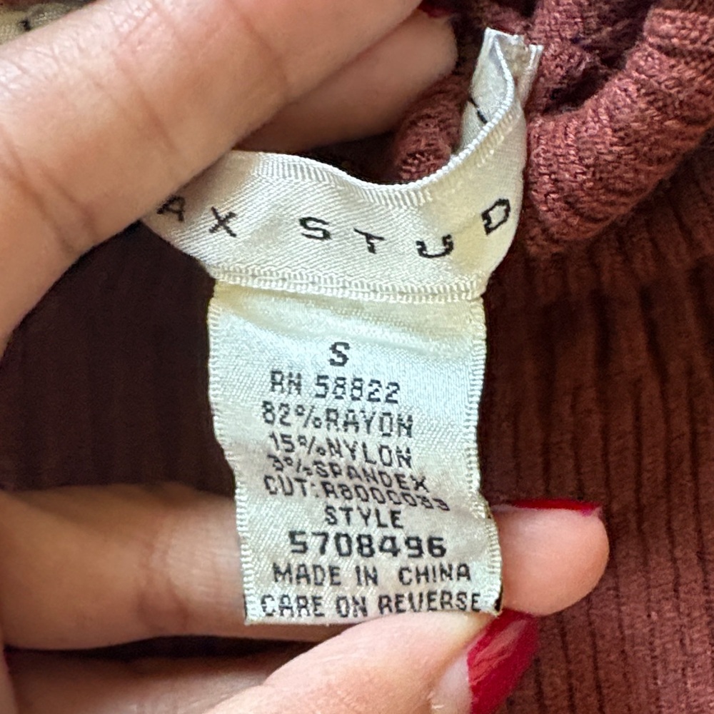 Max Studio Maroon Ribbed Knit Top - Picture 3 of 4
